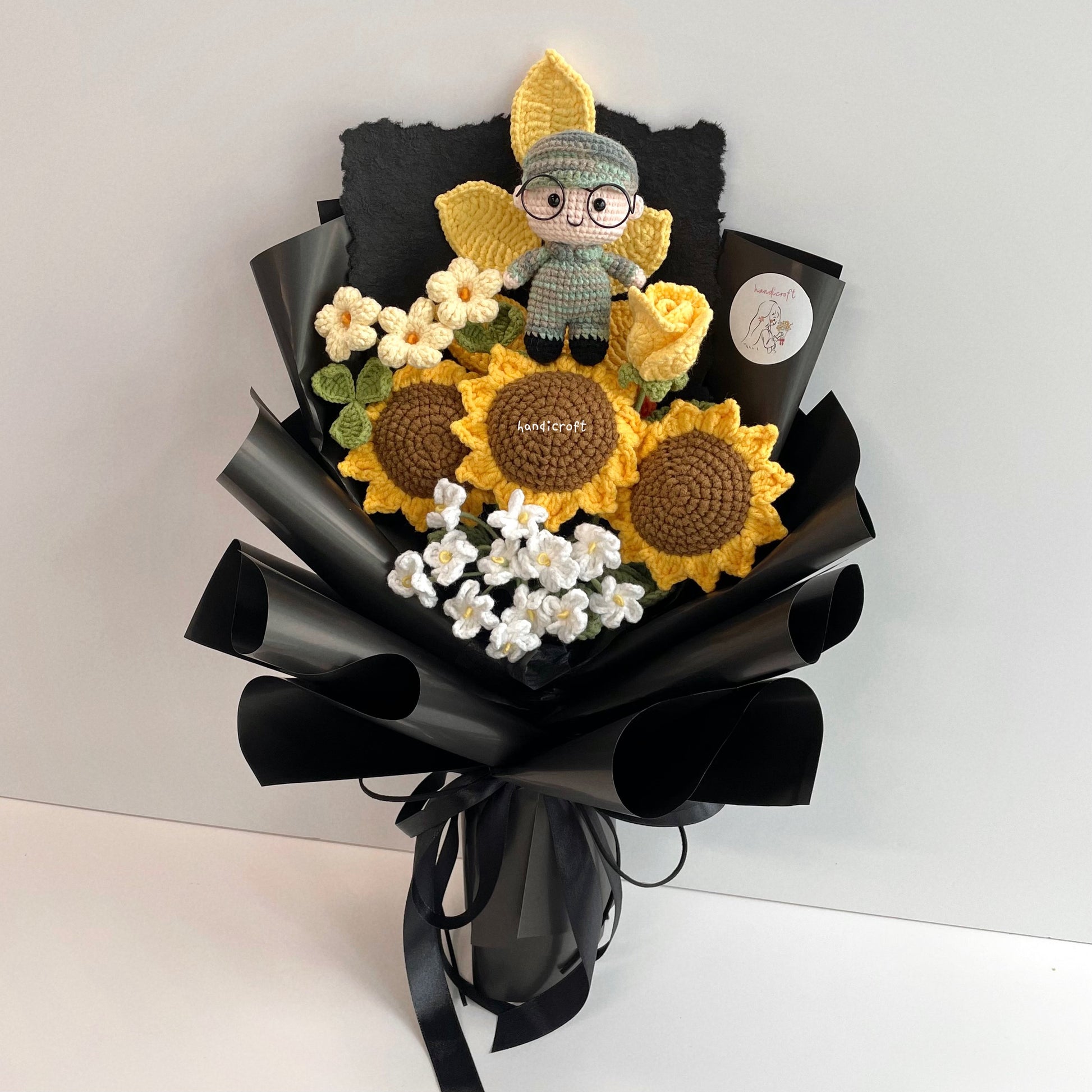 handicroft handmade crochet army soldier series sunflower flower bouquet POP sunflower platoon honour black wrapping