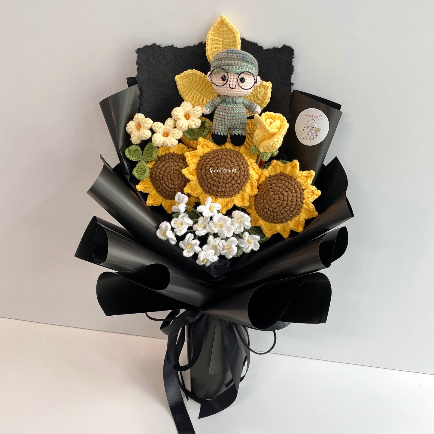 handicroft handmade crochet army soldier series sunflower flower bouquet POP sunflower platoon honour black wrapping