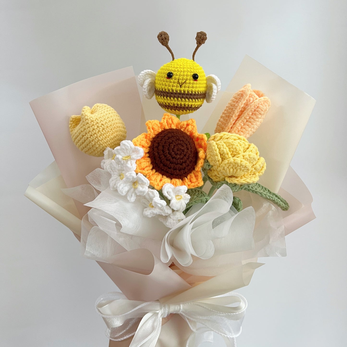 handicroft handmade crochet bee flower bouquet