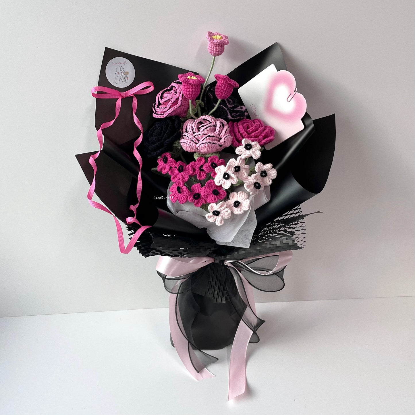 handicroft handmade crochet black & pink flower bouquet blackpink lovesick blooms