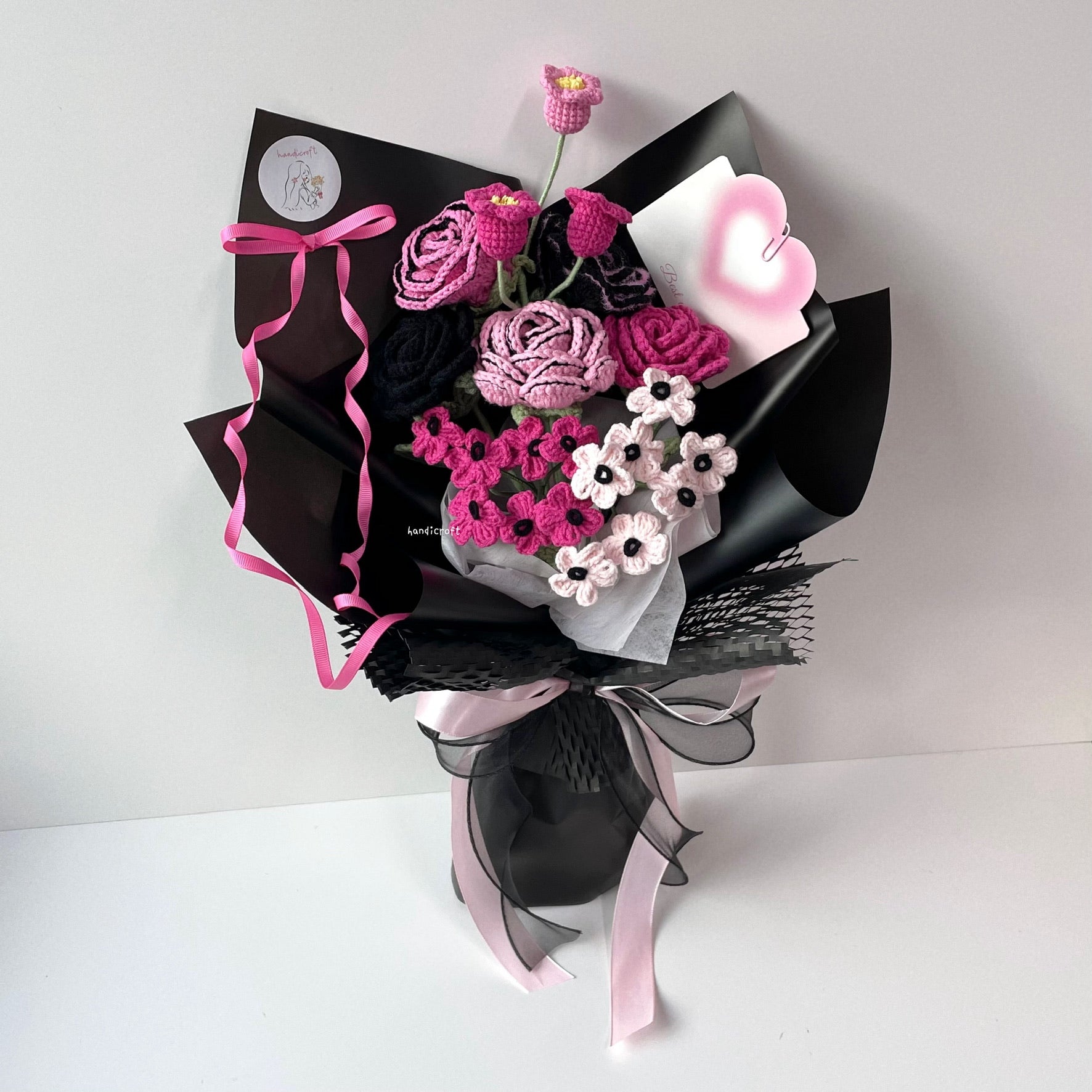 handicroft handmade crochet black & pink flower bouquet blackpink lovesick blooms