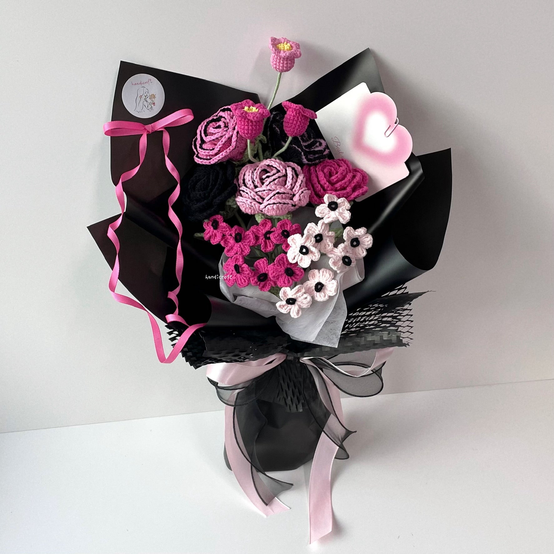 handicroft handmade crochet black & pink flower bouquet blackpink lovesick blooms