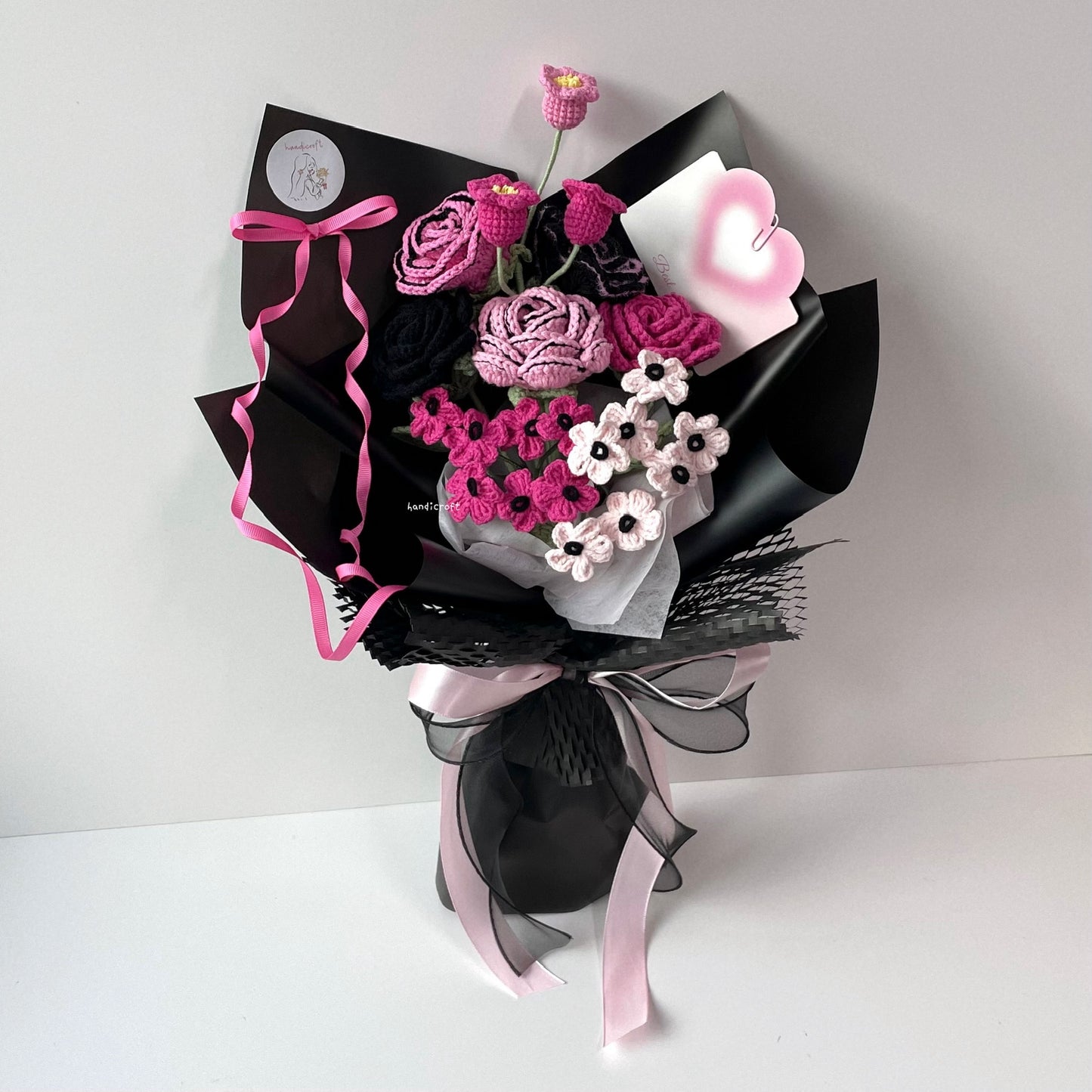 handicroft handmade crochet black & pink flower bouquet blackpink lovesick blooms