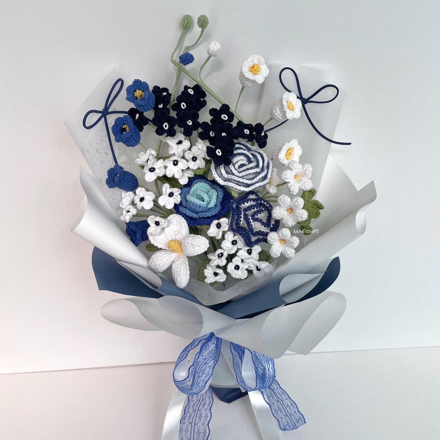 handicroft handmade crochet blue & white flower bouquet breezy love