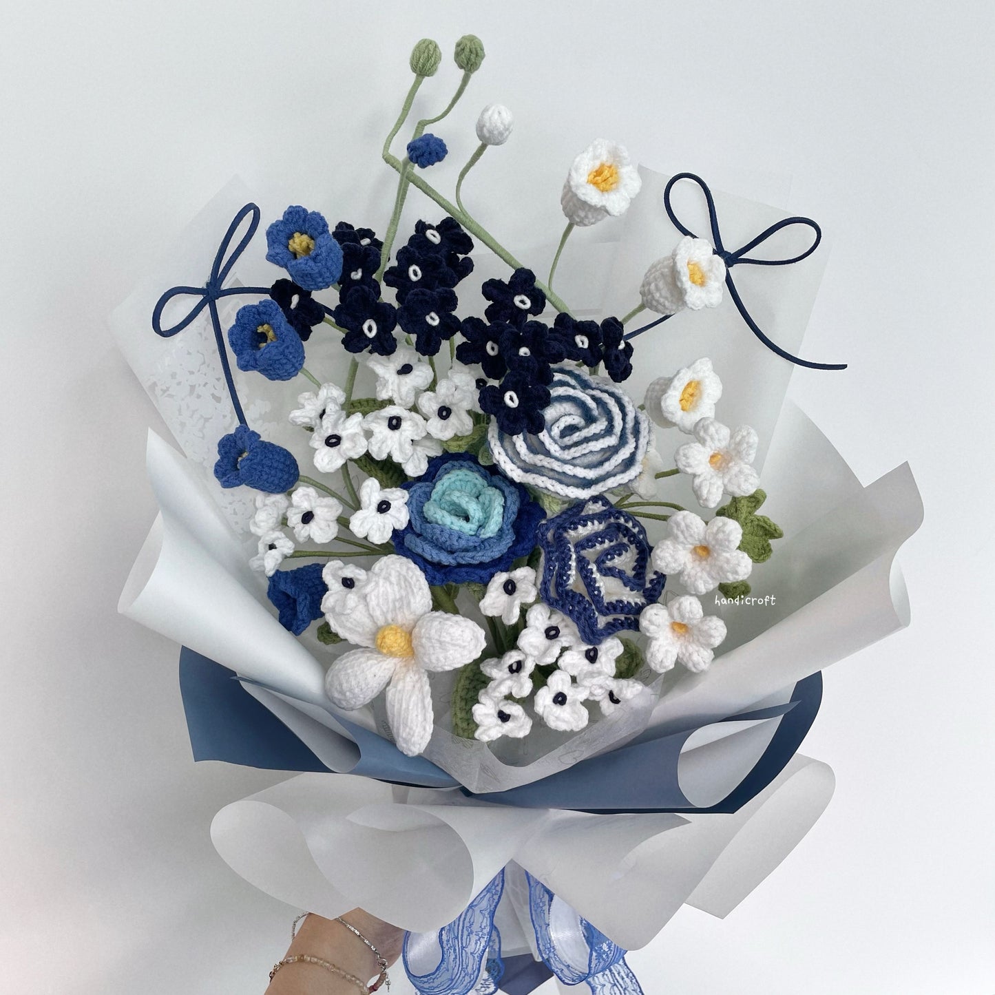 handicroft handmade crochet blue & white flower bouquet breezy love