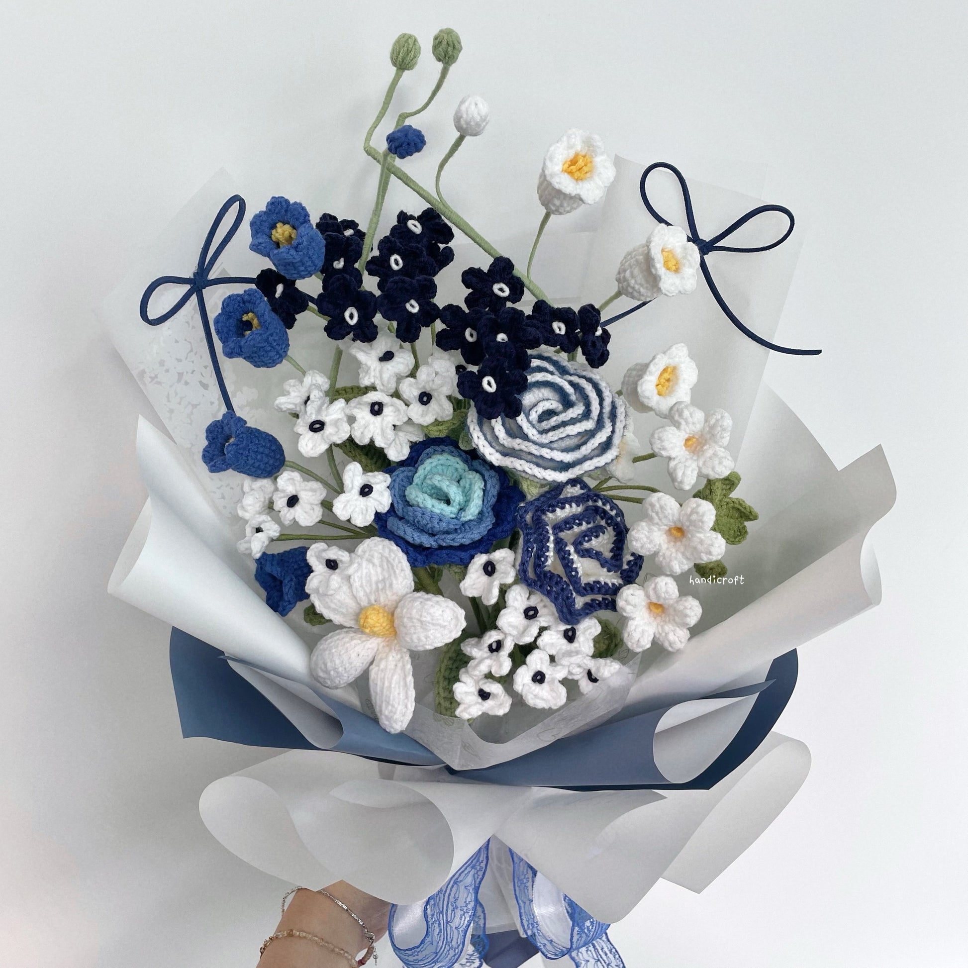 handicroft handmade crochet blue & white flower bouquet breezy love