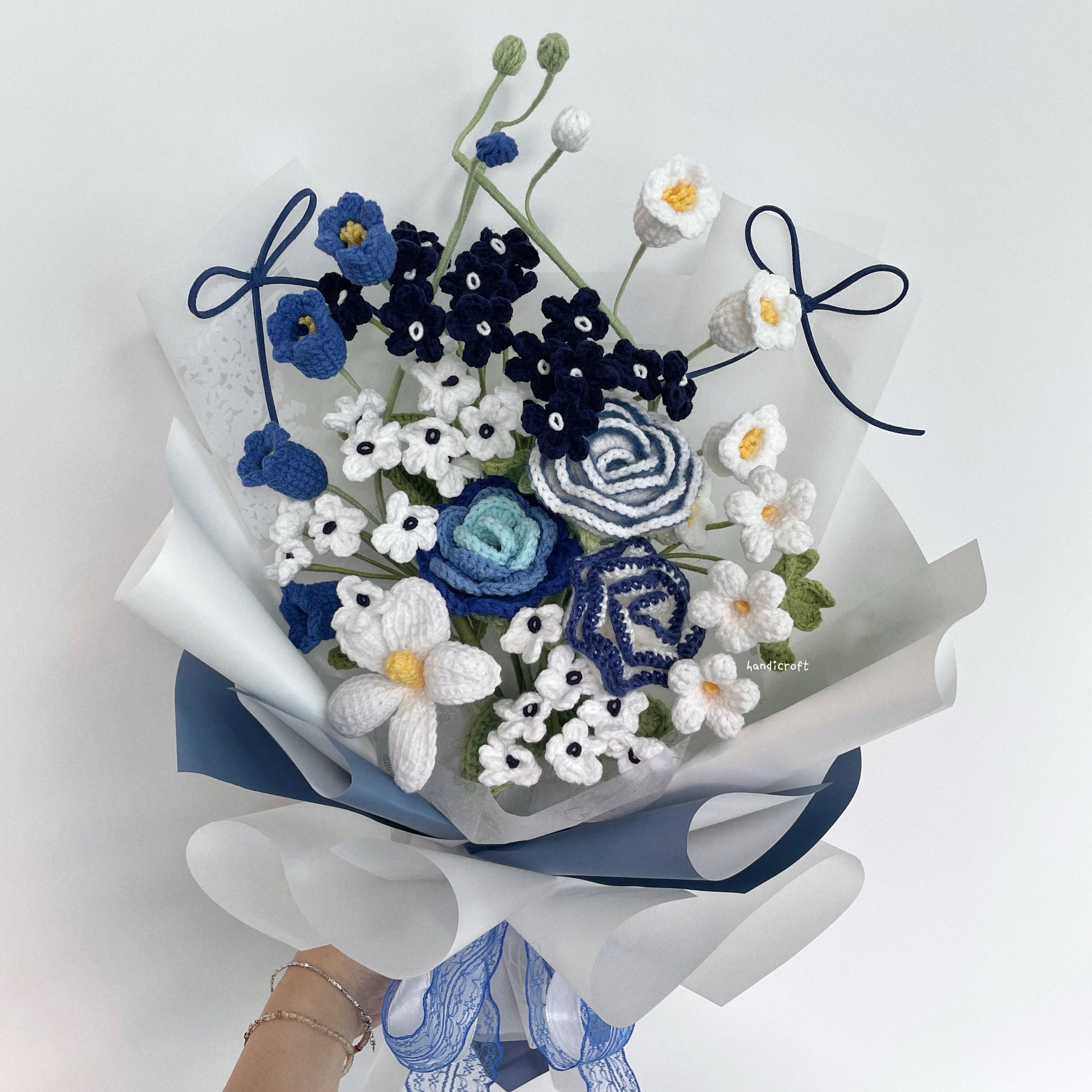 handicroft handmade crochet blue & white flower bouquet breezy love