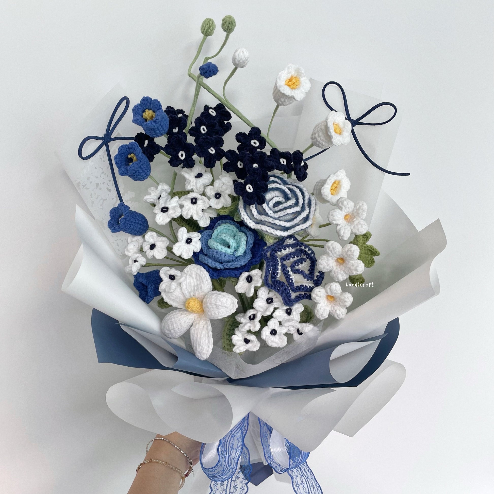 handicroft handmade crochet blue & white flower bouquet breezy love