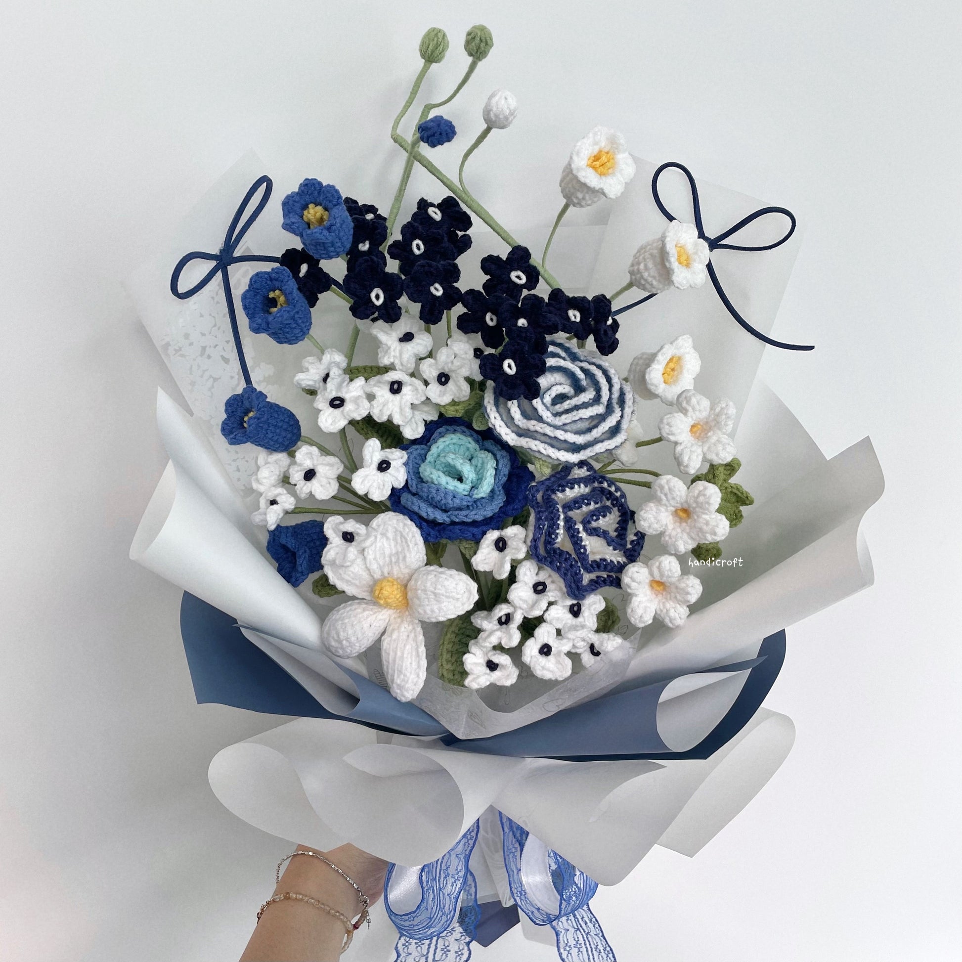 handicroft handmade crochet blue & white flower bouquet breezy love