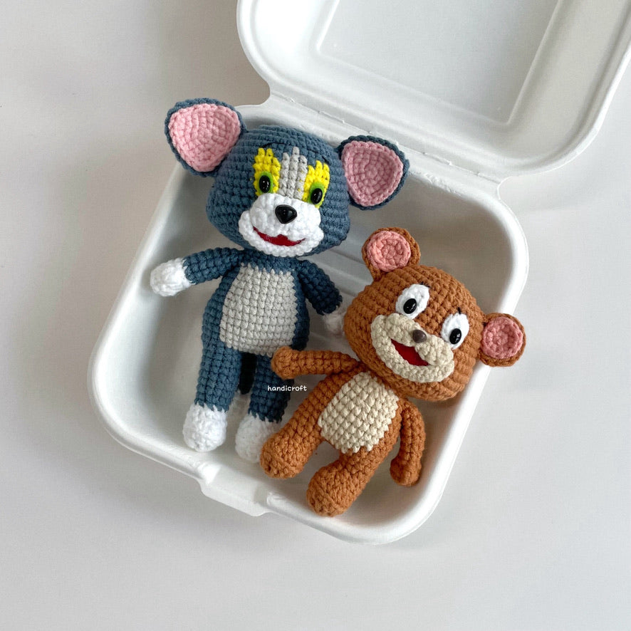 handicroft handmade crochet cat and mouse character amigurumi chase & cheese