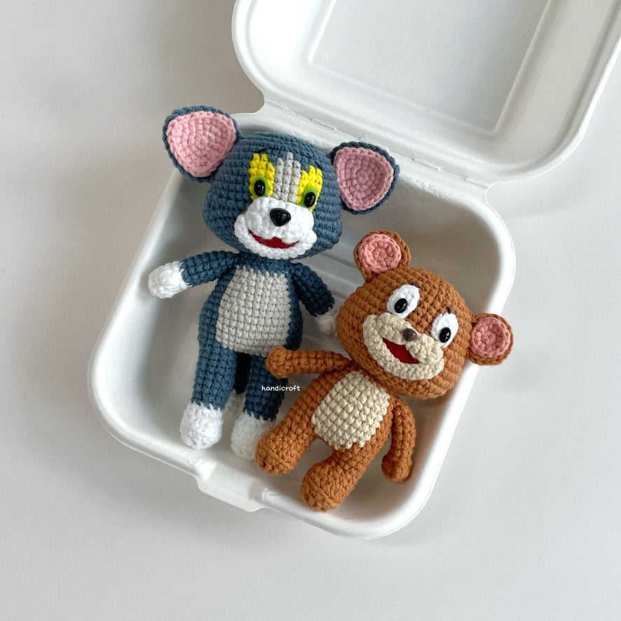 handicroft handmade crochet cat and mouse character amigurumi chase & cheese