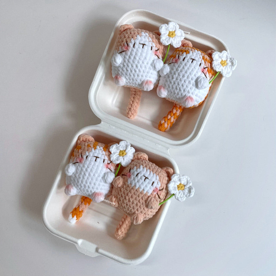 handicroft handmade crochet chubby cat kitty amigurumi keychain