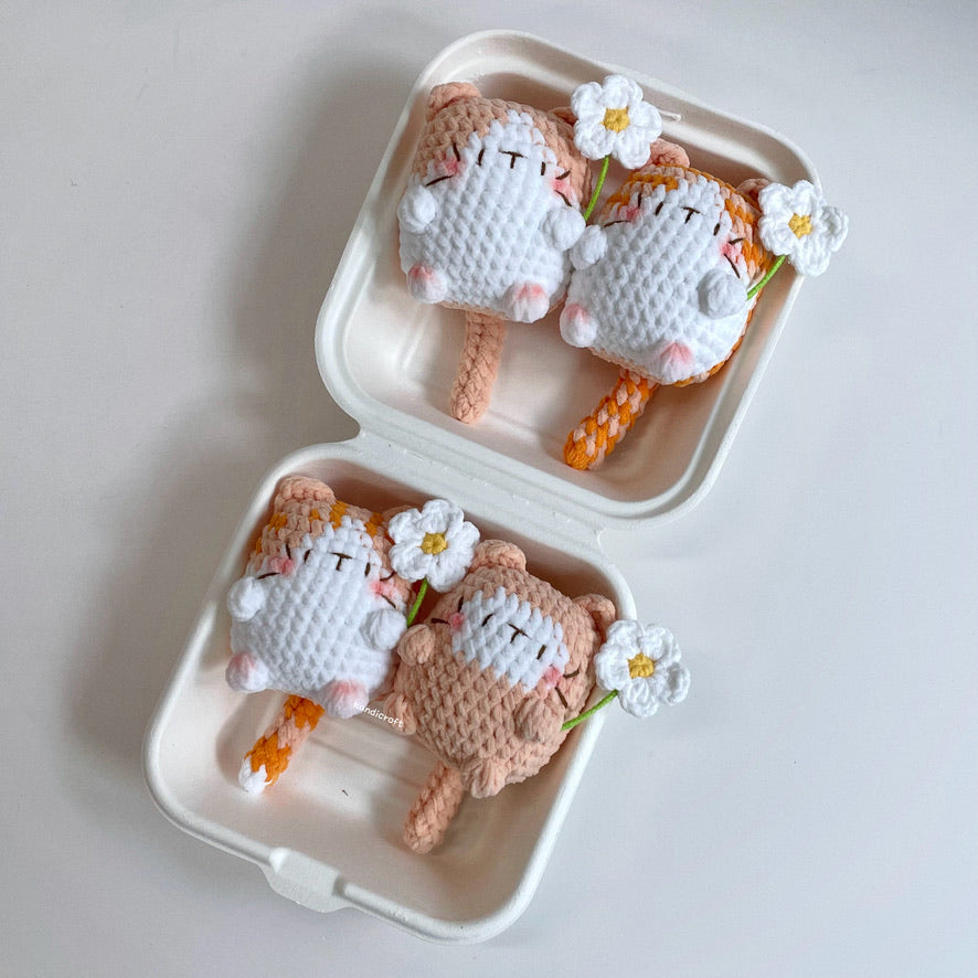 handicroft handmade crochet chubby cat kitty amigurumi keychain