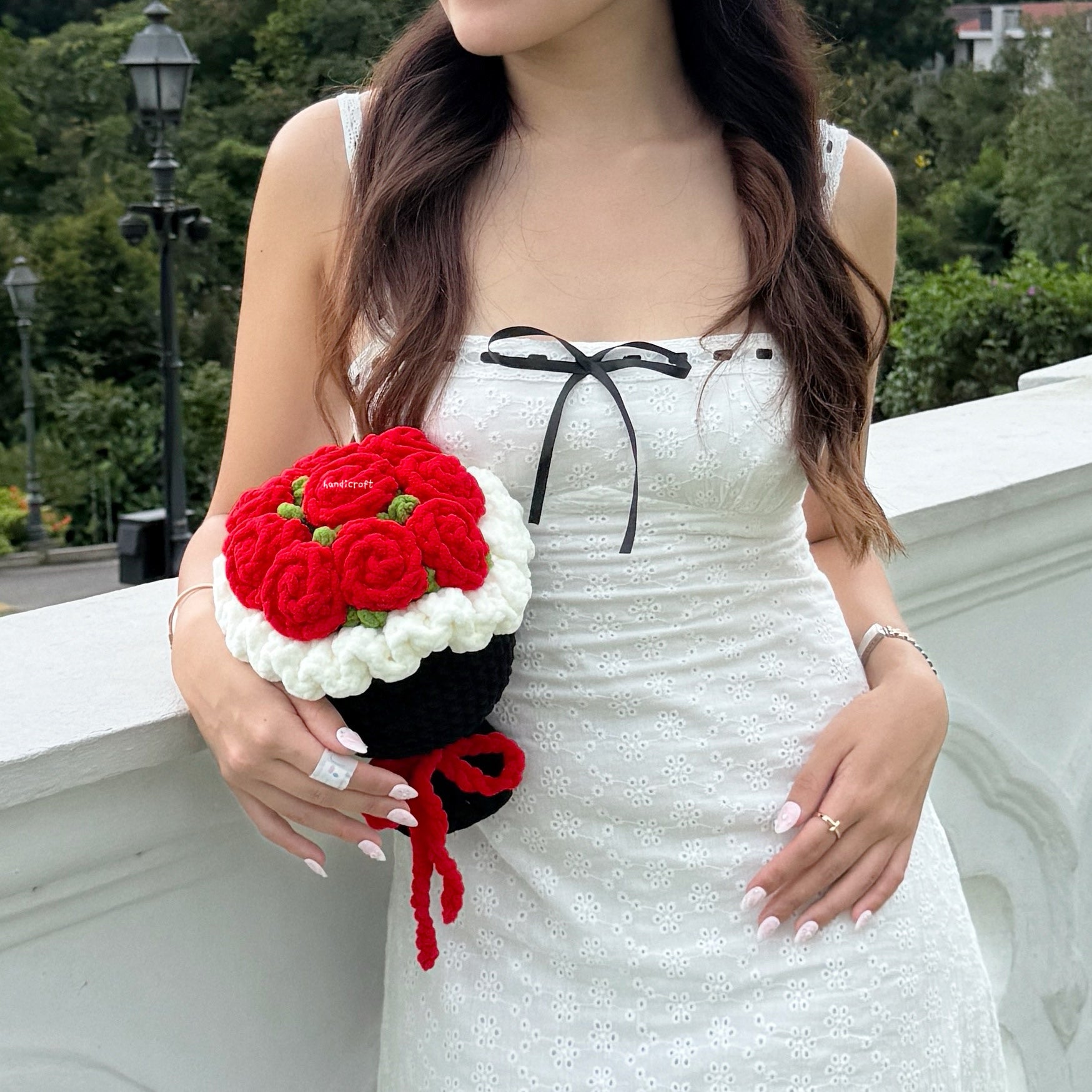 handicroft handmade crochet chunky flower bouquet chunky charm rose pink black photoshoot