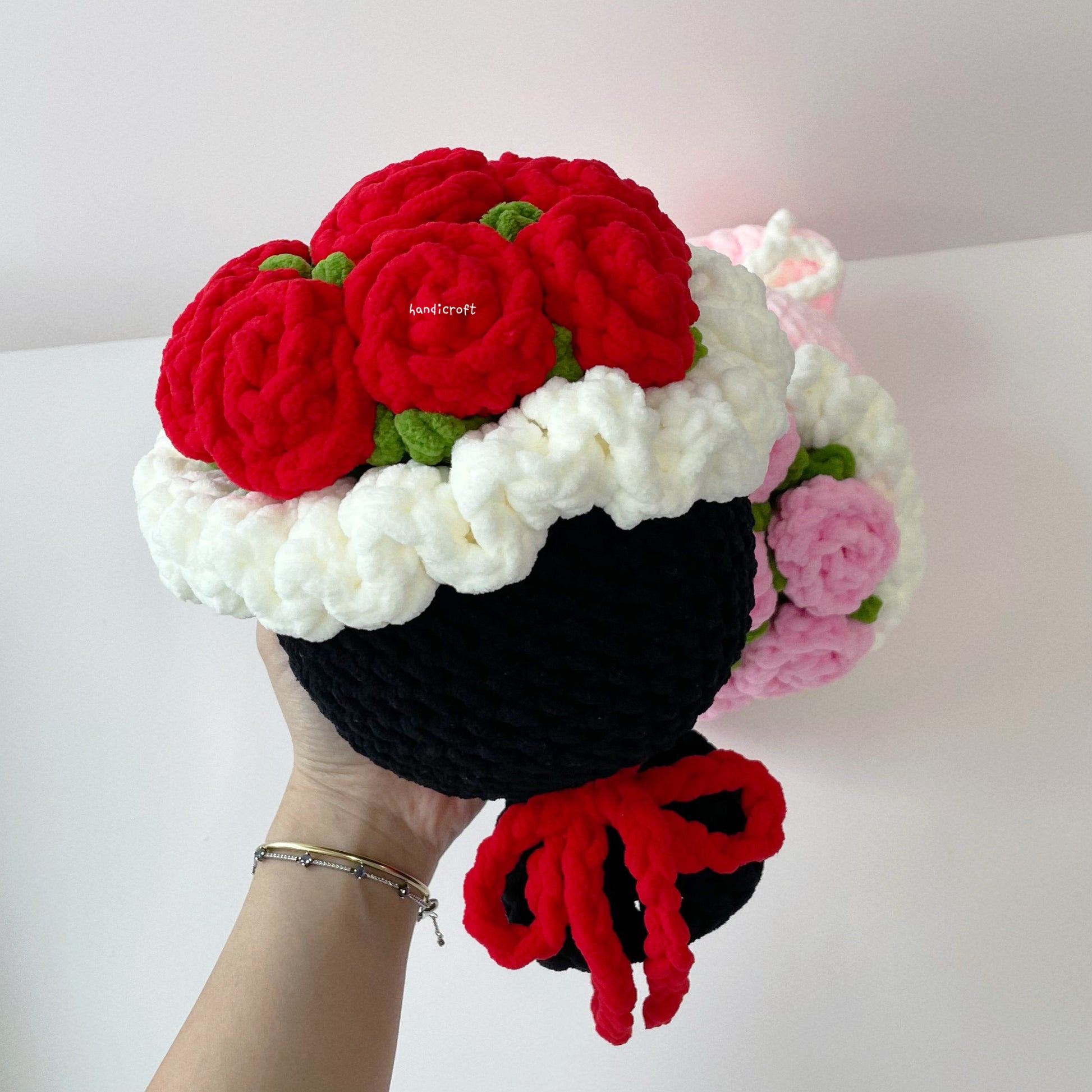 handicroft handmade crochet chunky flower bouquet chunky charm rose red black