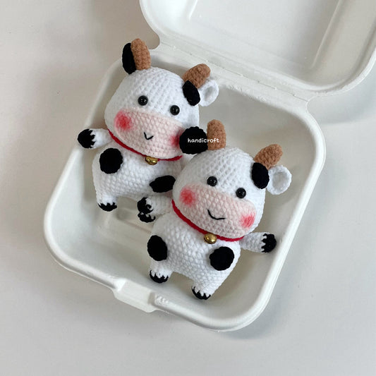 handicroft handmade crochet cow animal moo amigurumi keychain