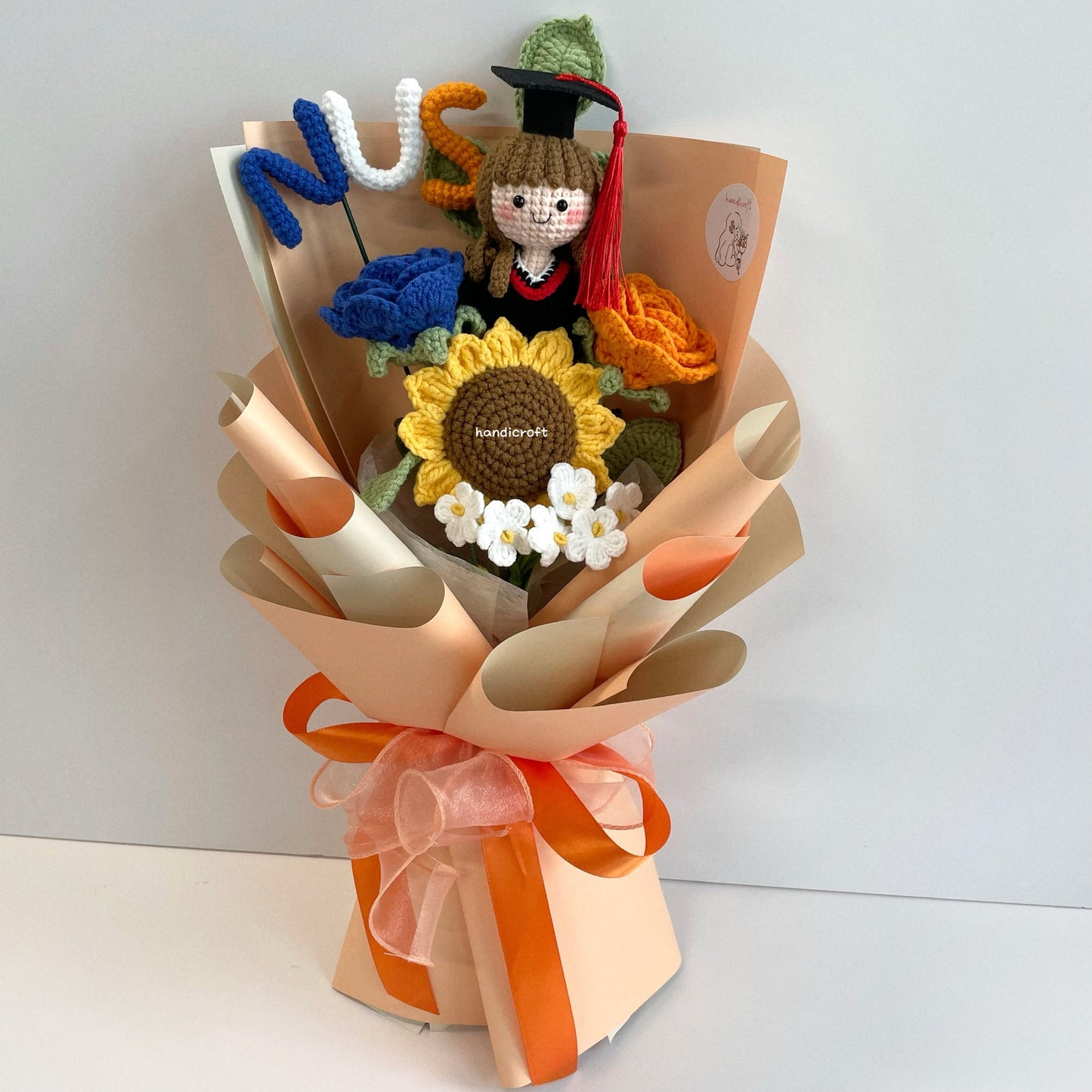 handicroft handmade crochet graduation special flower bouquet NUS special blooms NUS colour theme