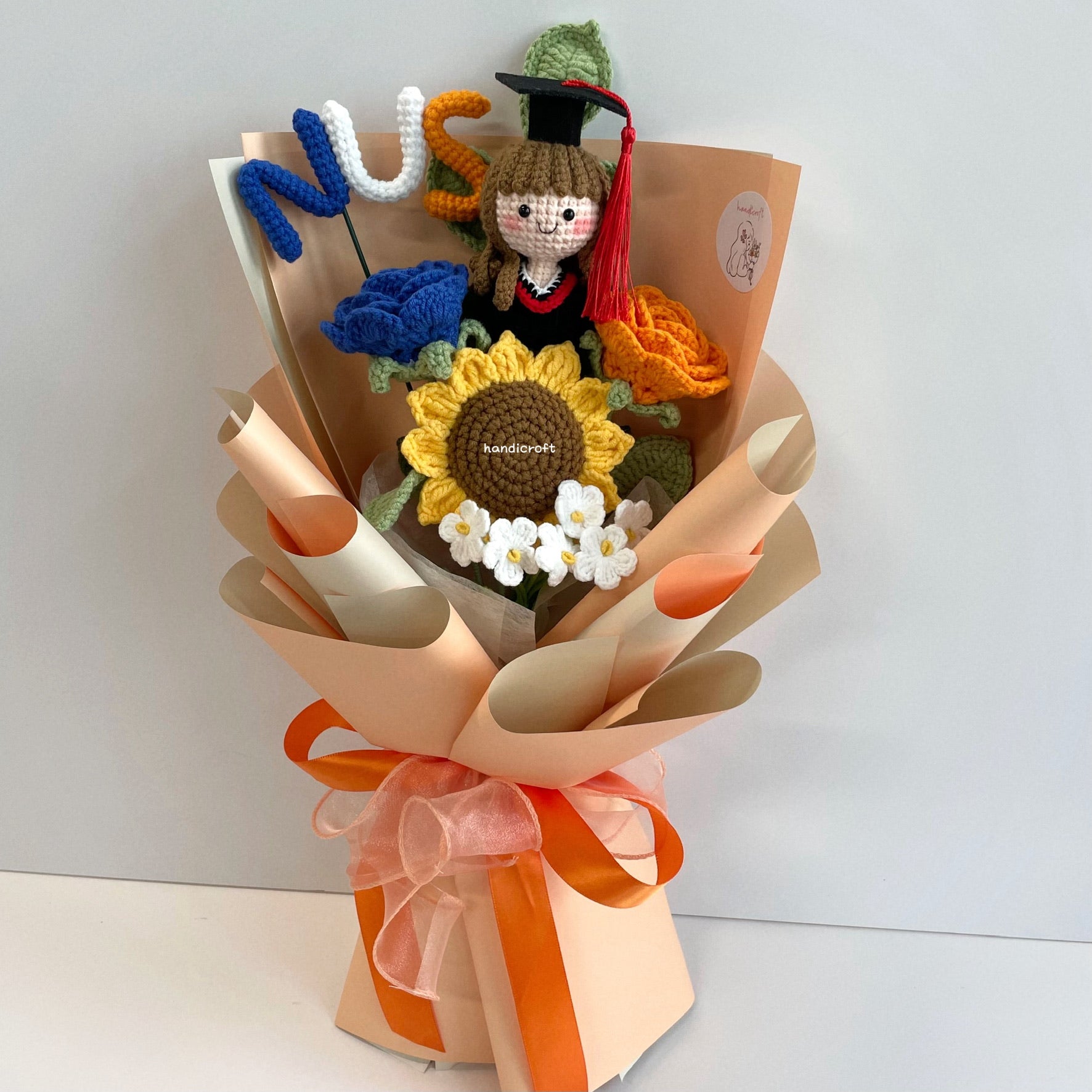 handicroft handmade crochet graduation special flower bouquet NUS special blooms NUS colour theme