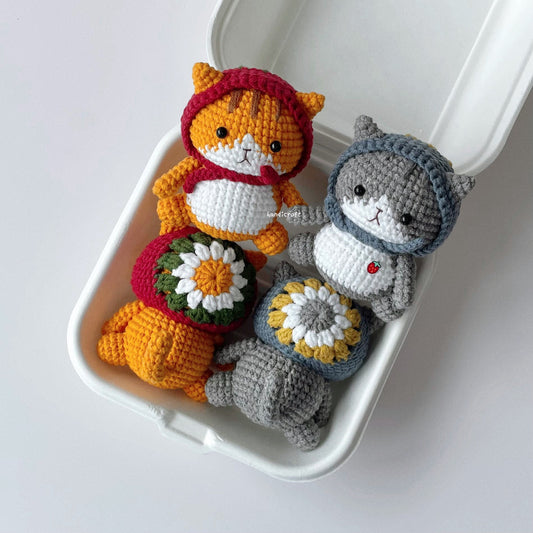 handicroft handmade crochet granny hat cat kitty amigurumi keychain two colours