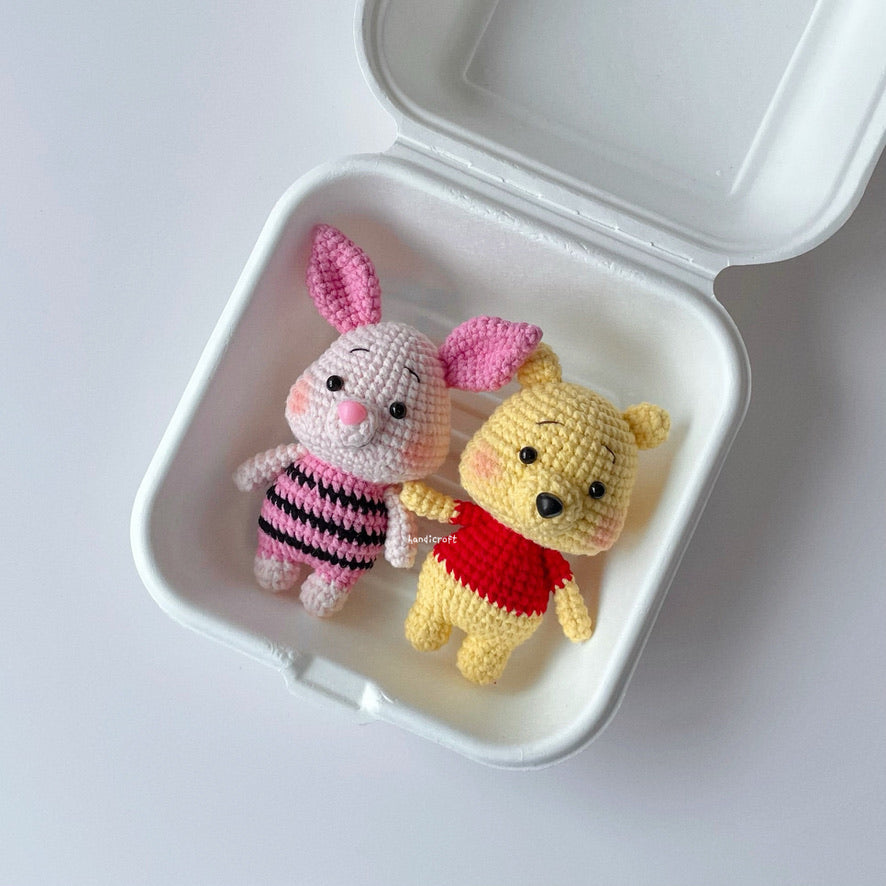 handicroft handmade crochet honey bear & pink piglet amigurumi keychain