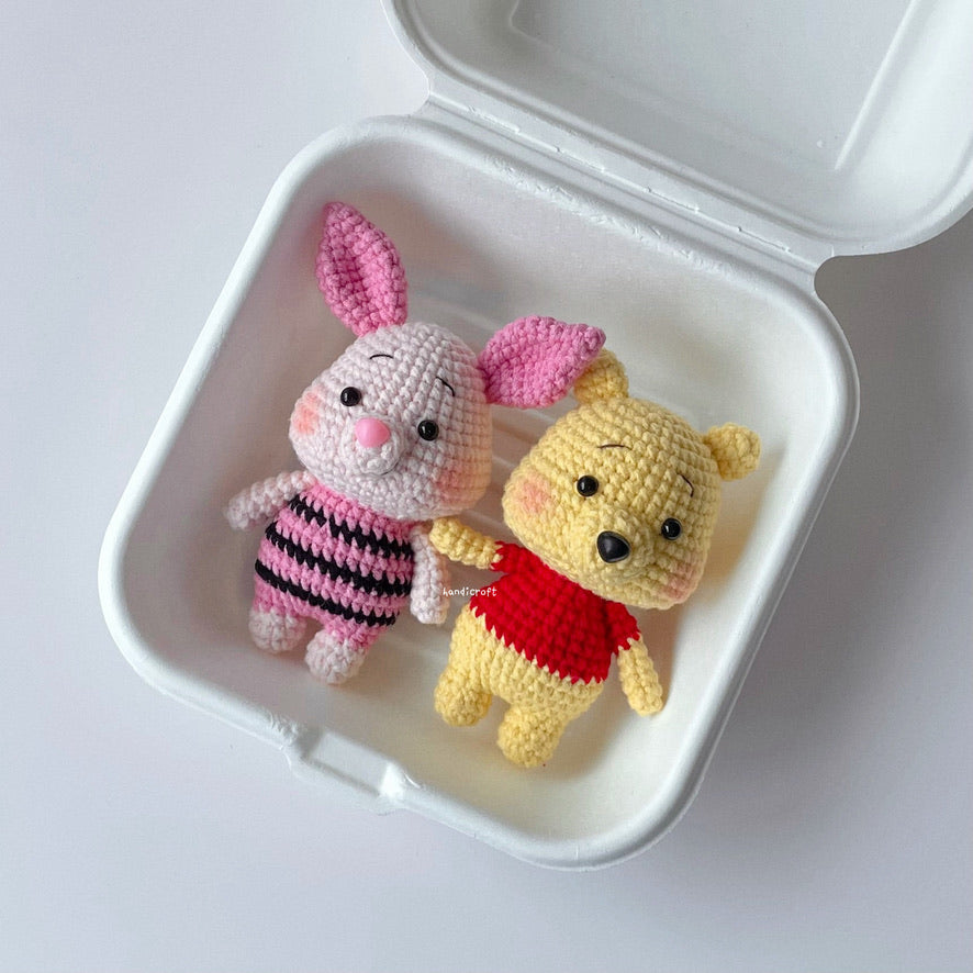 handicroft handmade crochet honey bear & pink piglet amigurumi keychain