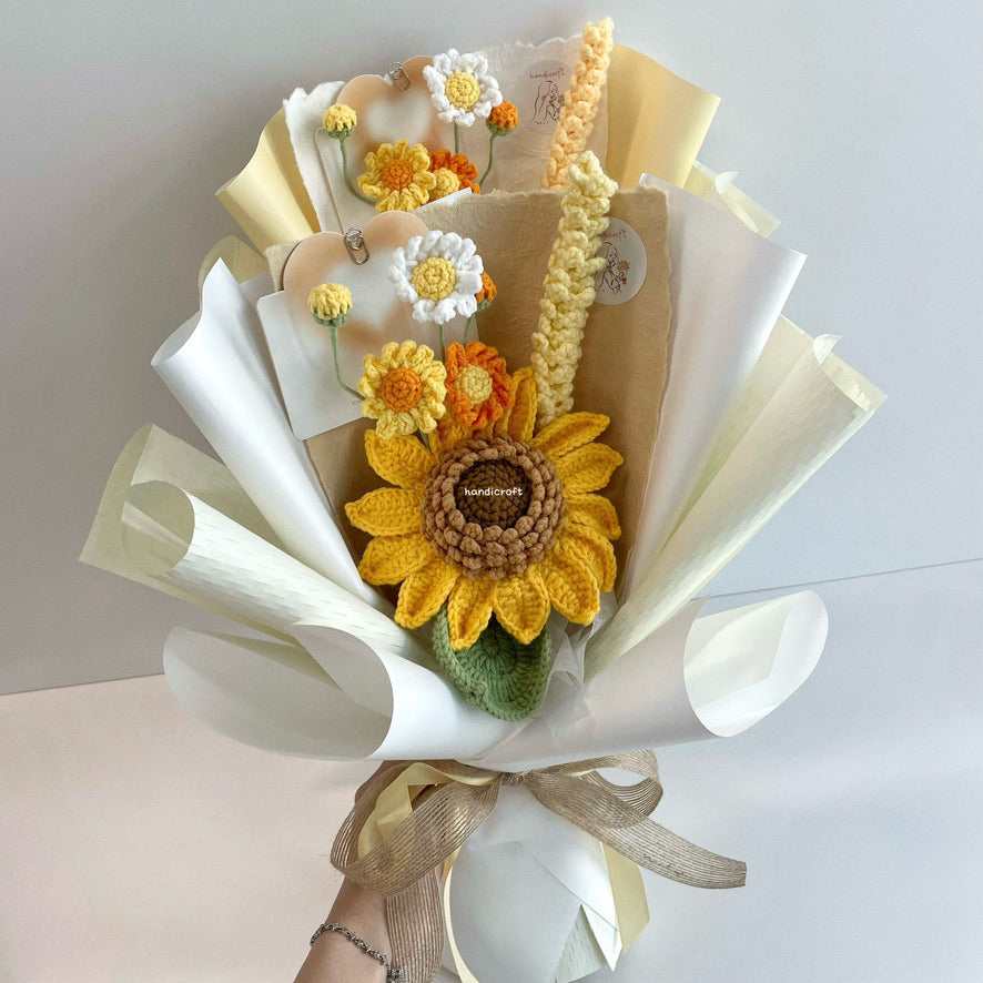 handicroft handmade crochet jumbo sunflower flower bouquet summer's beginning white wrapping