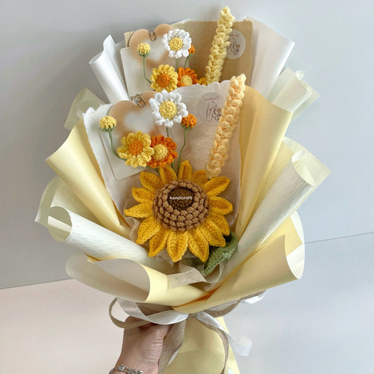 handicroft handmade crochet jumbo sunflower flower bouquet summer's beginning yellow wrapping