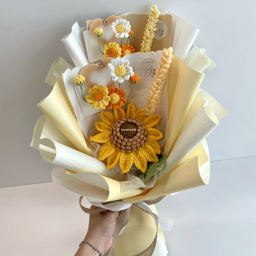 handicroft handmade crochet jumbo sunflower flower bouquet summer's beginning yellow wrapping