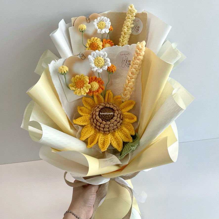 handicroft handmade crochet jumbo sunflower flower bouquet summer's beginning yellow wrapping
