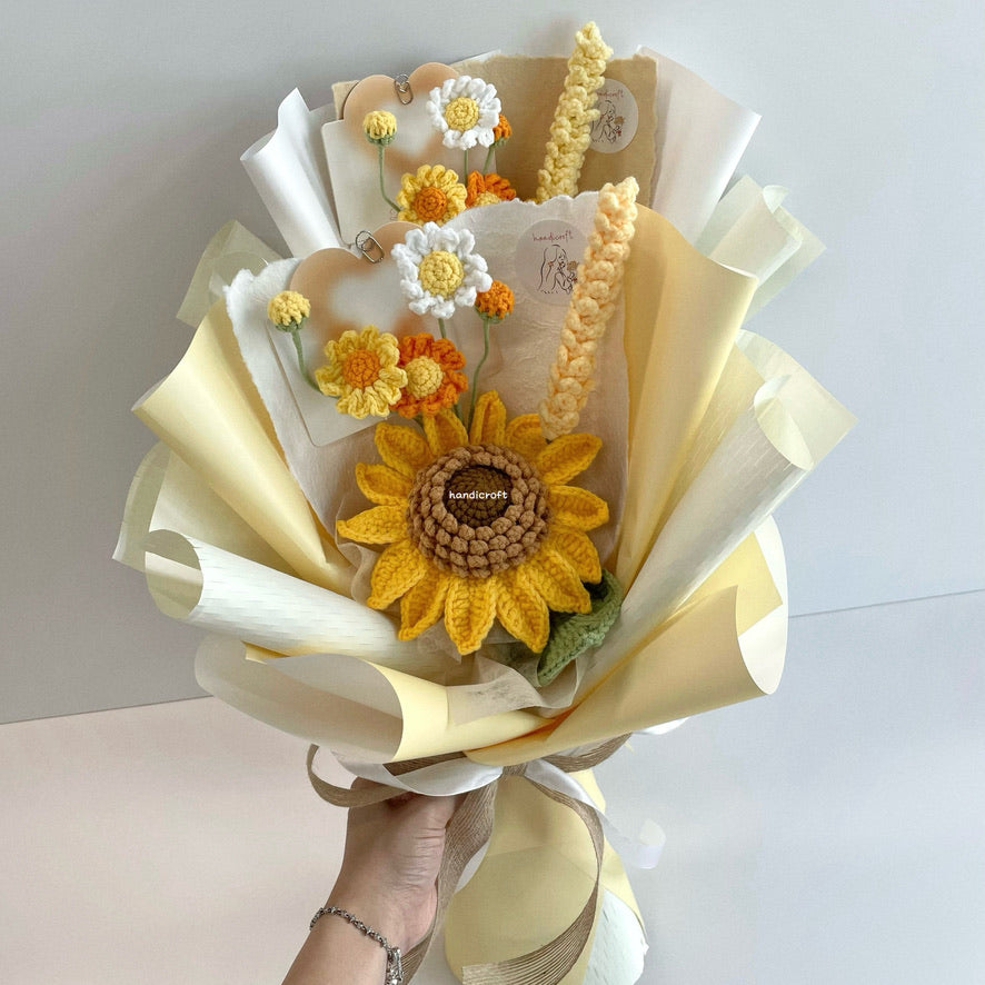 handicroft handmade crochet jumbo sunflower flower bouquet summer's beginning yellow wrapping