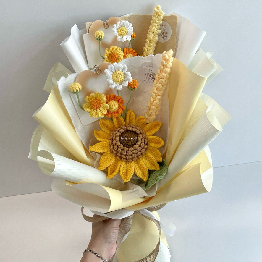 handicroft handmade crochet jumbo sunflower flower bouquet summer's beginning yellow wrapping