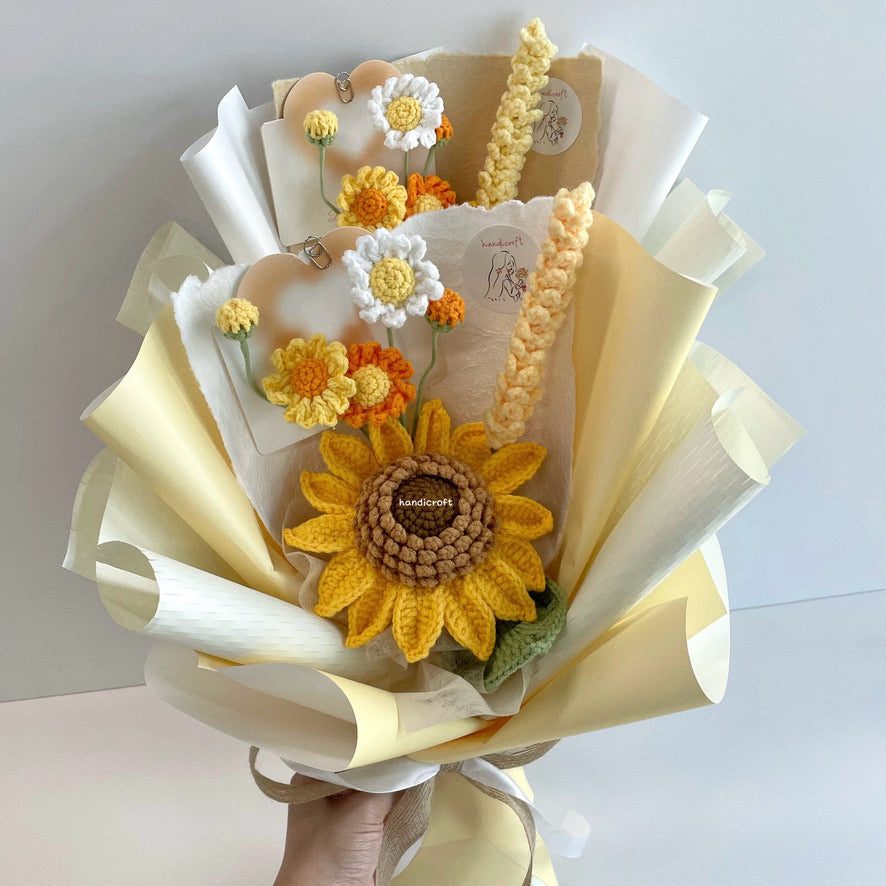 handicroft handmade crochet jumbo sunflower flower bouquet summer's beginning yellow wrapping