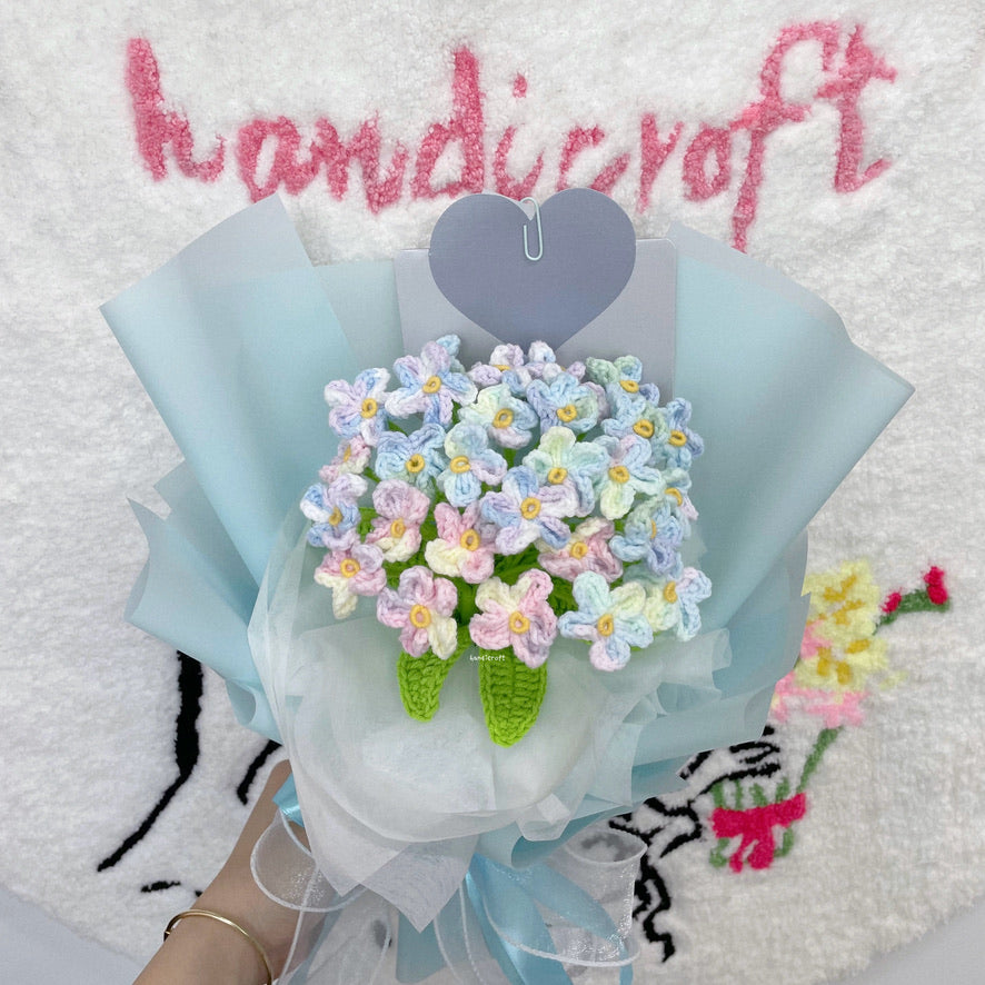 handicroft handmade crochet ombre forget-me-not flower bouquet fond memories blue