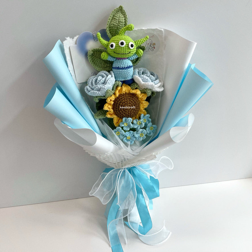 handicroft handmade crochet pastel flower bouquet three-eyed alien's pastel moments blue