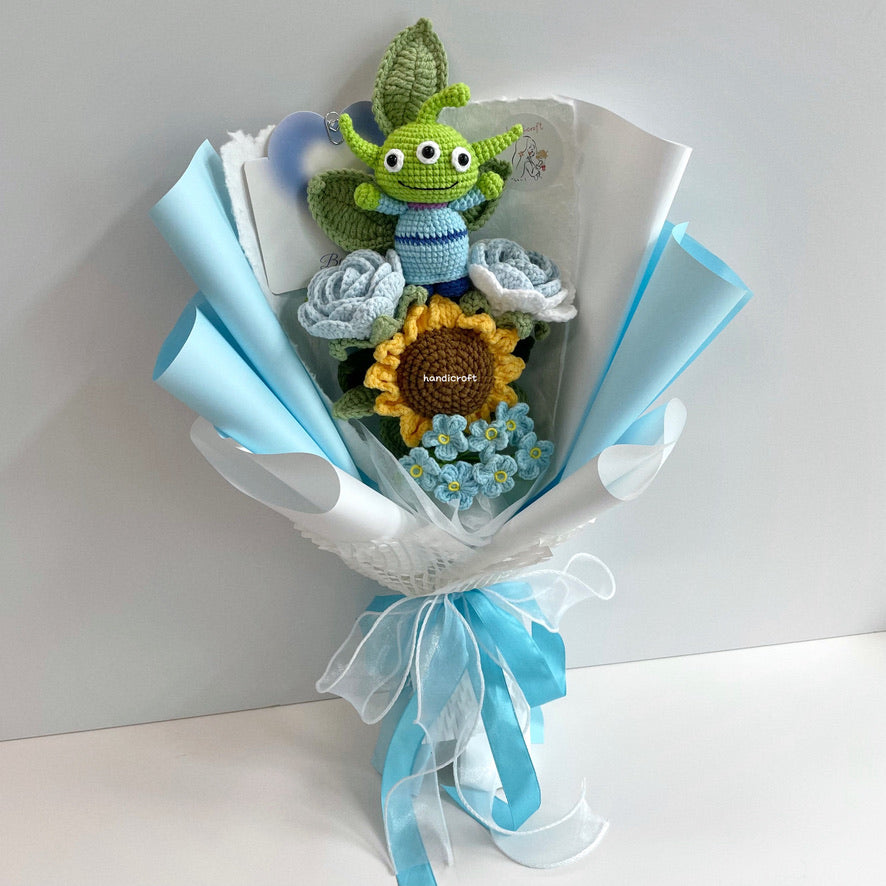 handicroft handmade crochet pastel flower bouquet three-eyed alien's pastel moments blue
