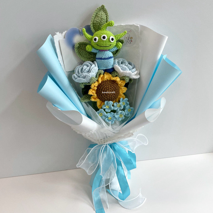 handicroft handmade crochet pastel flower bouquet three-eyed alien's pastel moments blue
