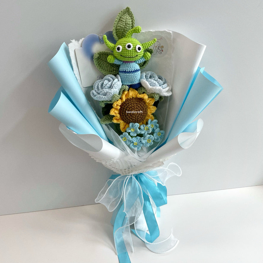 handicroft handmade crochet pastel flower bouquet three-eyed alien's pastel moments blue
