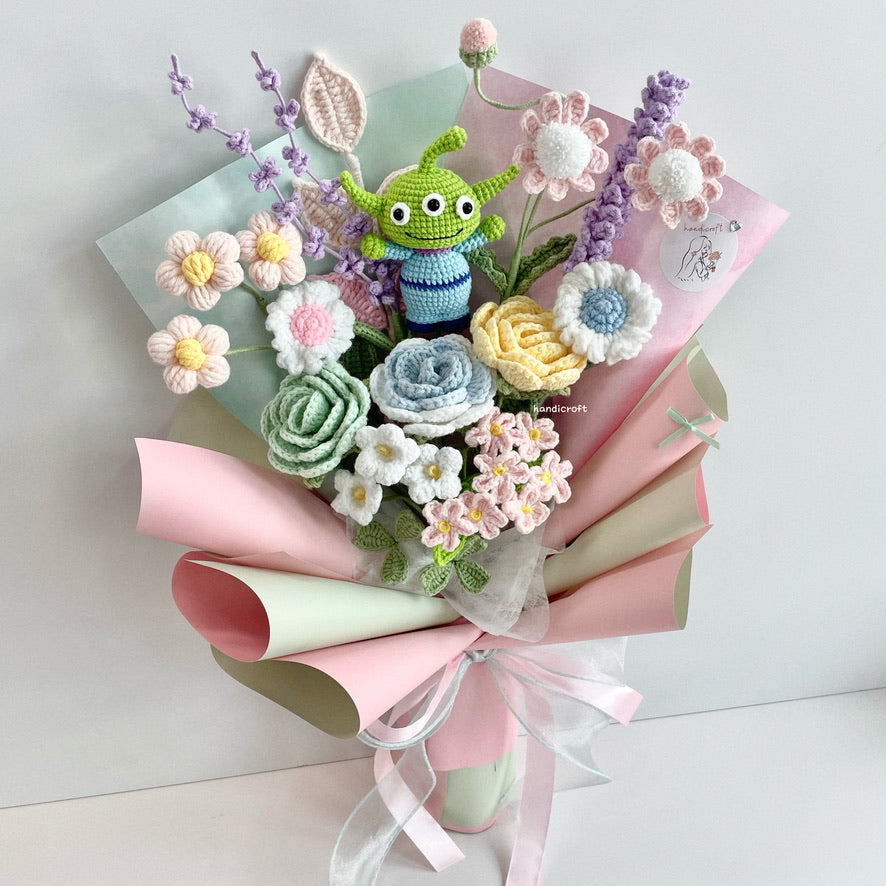 handicroft handmade crochet pastel flower bouquet three-eyed alien's pastel playground