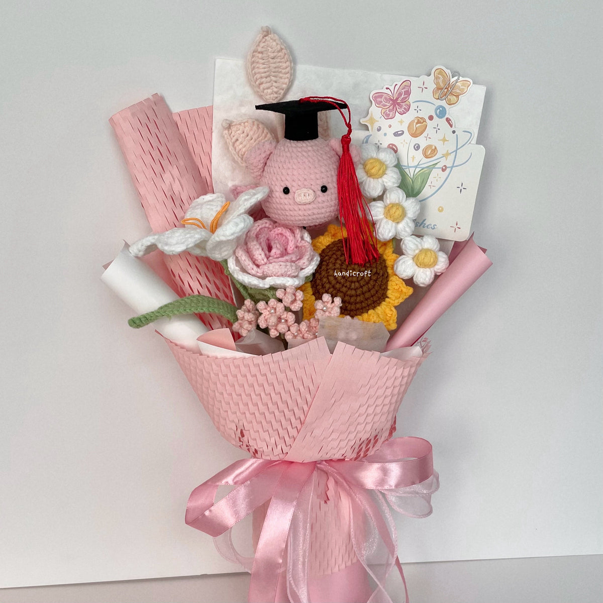 handicroft handmade crochet pig graduation flower bouquet piglet's dream path pink
