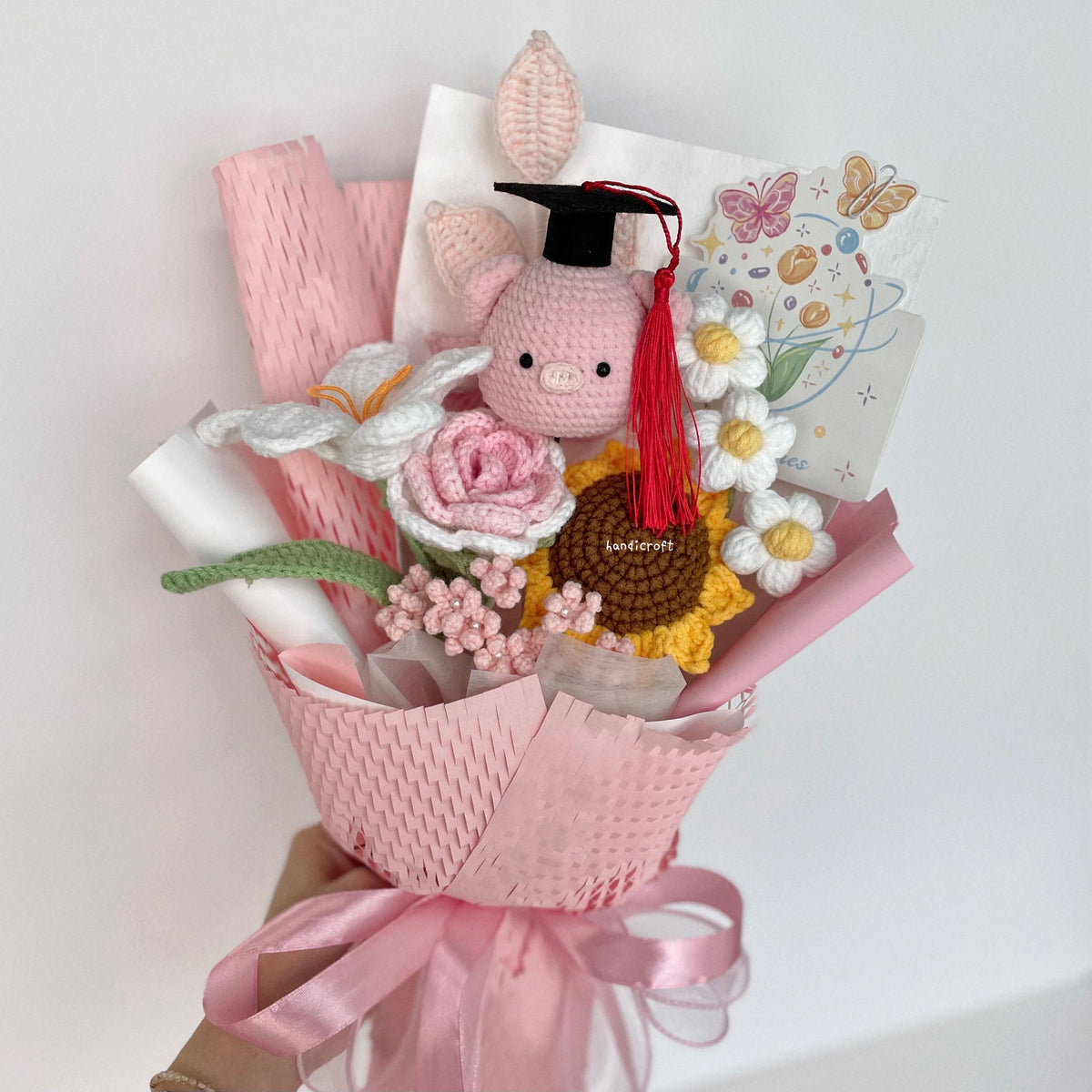 handicroft handmade crochet pig graduation flower bouquet piglet's dream path pink