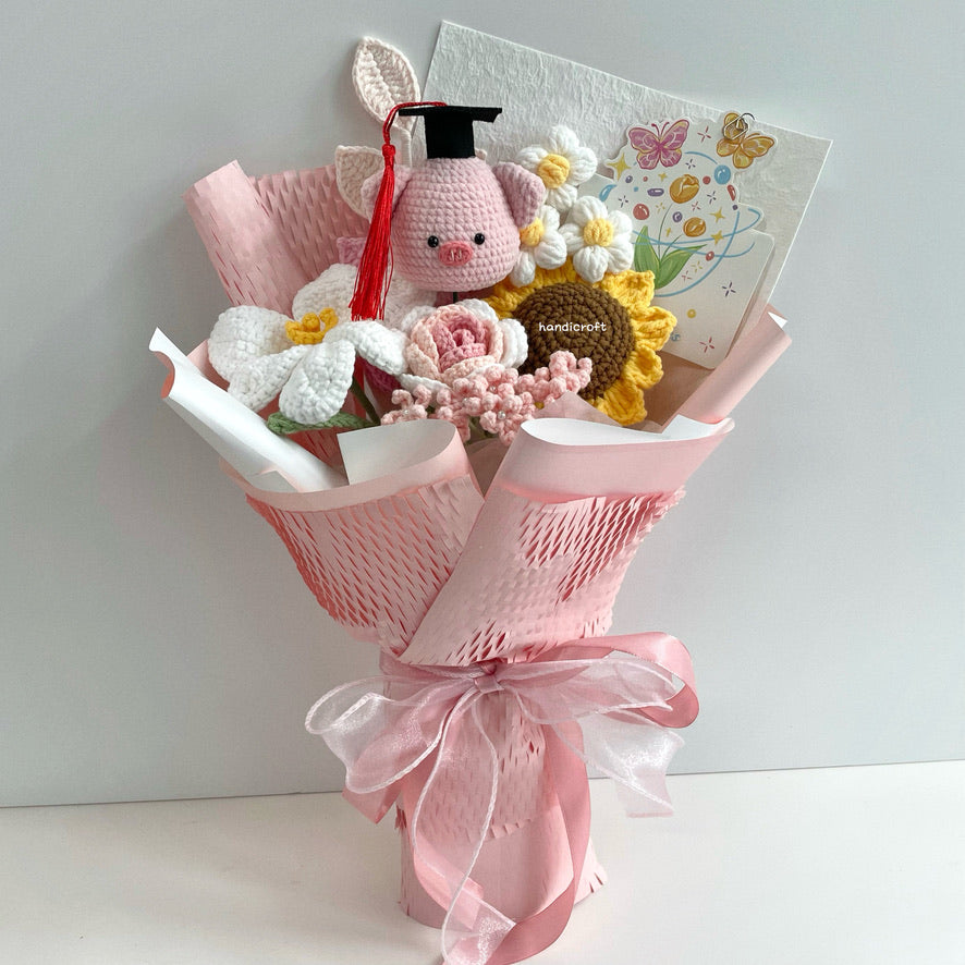handicroft handmade crochet pig graduation flower bouquet piglet's dream path pink