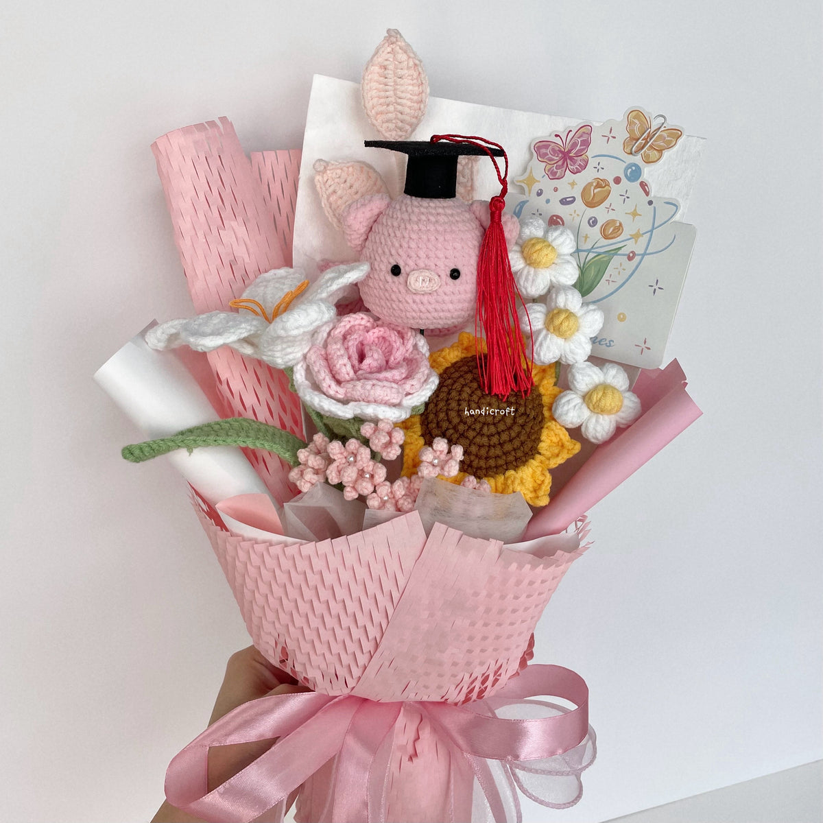 handicroft handmade crochet pig graduation flower bouquet piglet's dream path pink