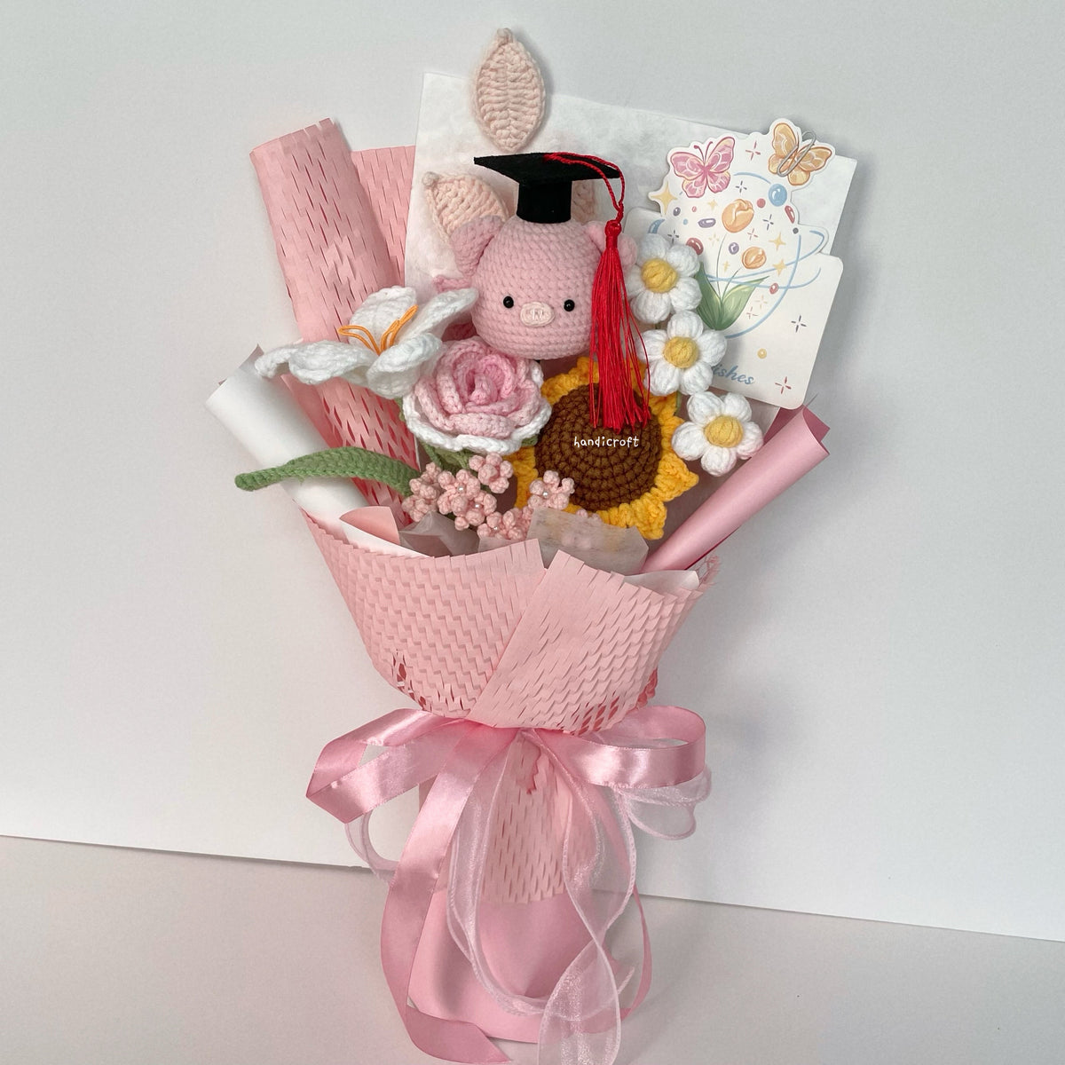 handicroft handmade crochet pig graduation flower bouquet piglet's dream path pink