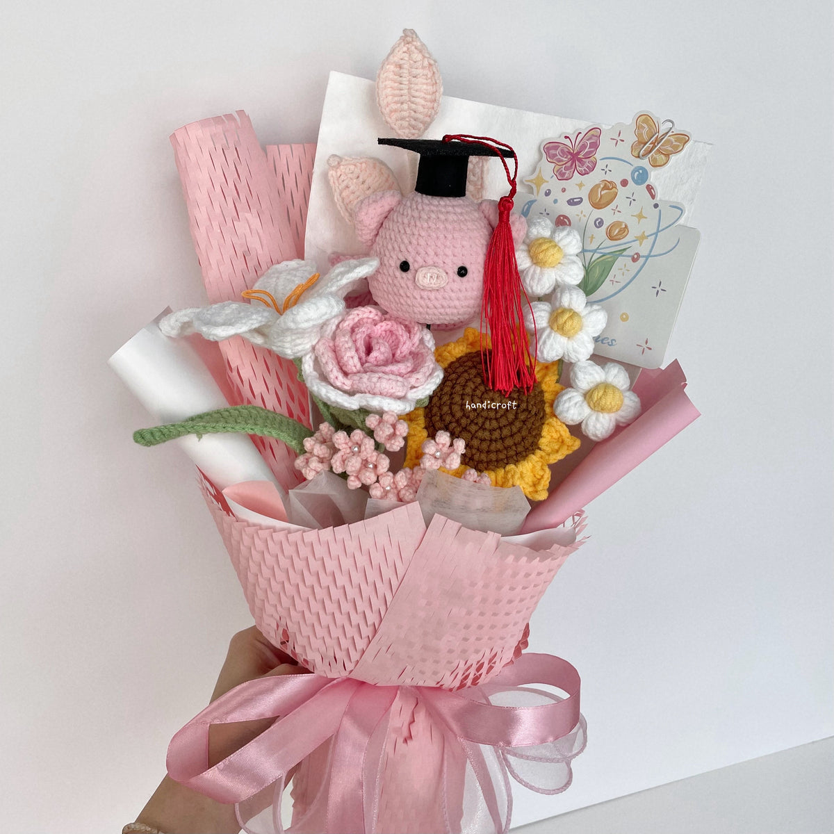 handicroft handmade crochet pig graduation flower bouquet piglet's dream path pink