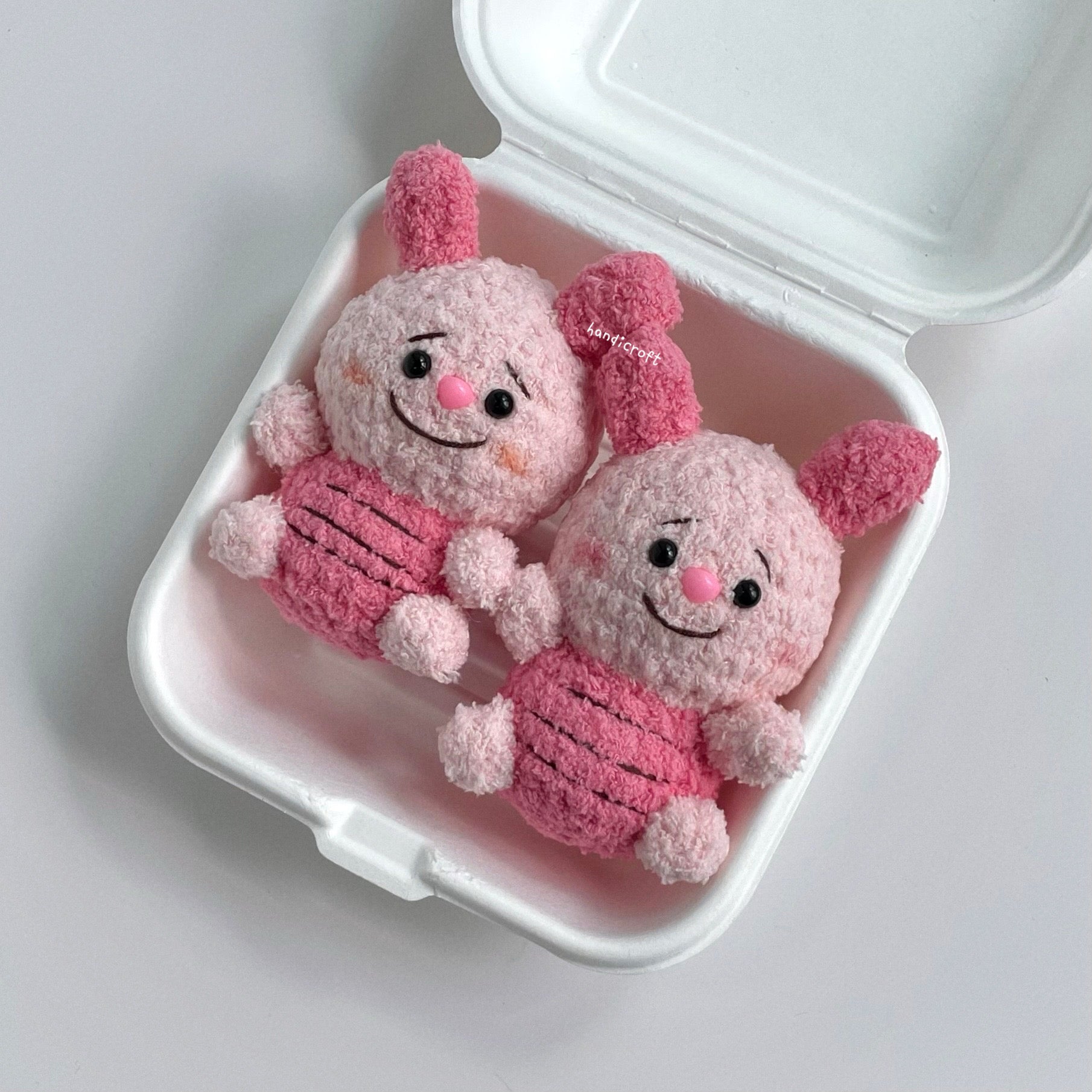 handicroft handmade crochet pink piglet character amigurumi keychain