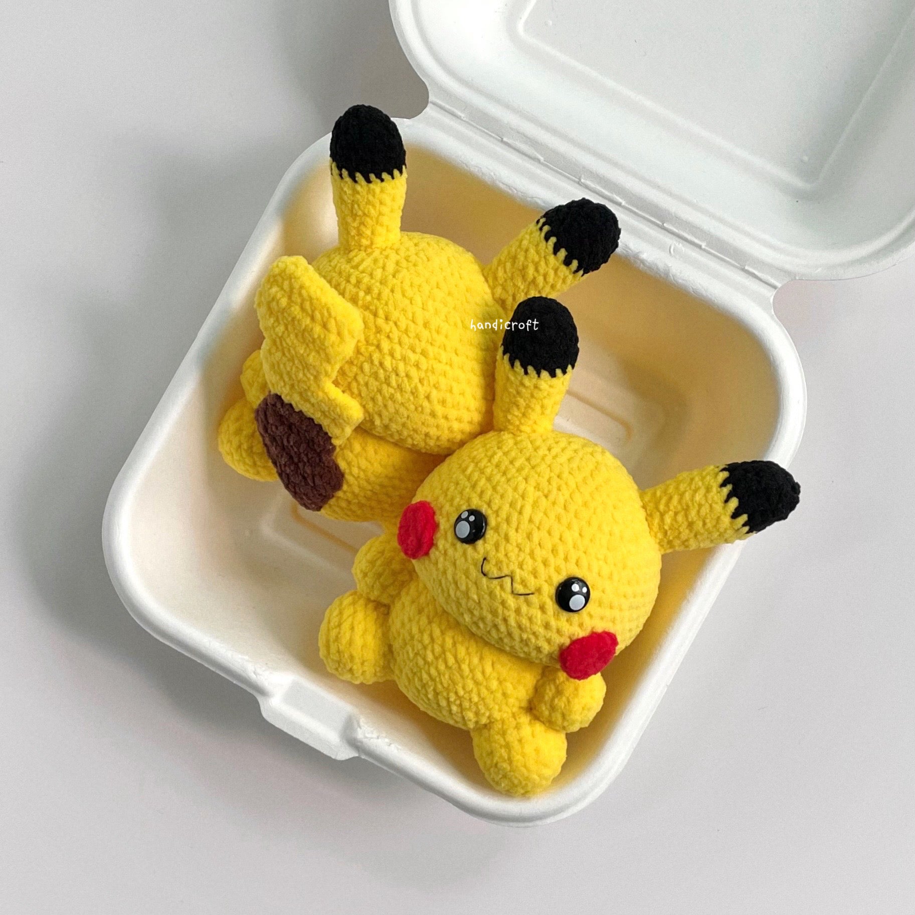 handicroft handmade crochet pokemon pikachu character amigurumi keychain