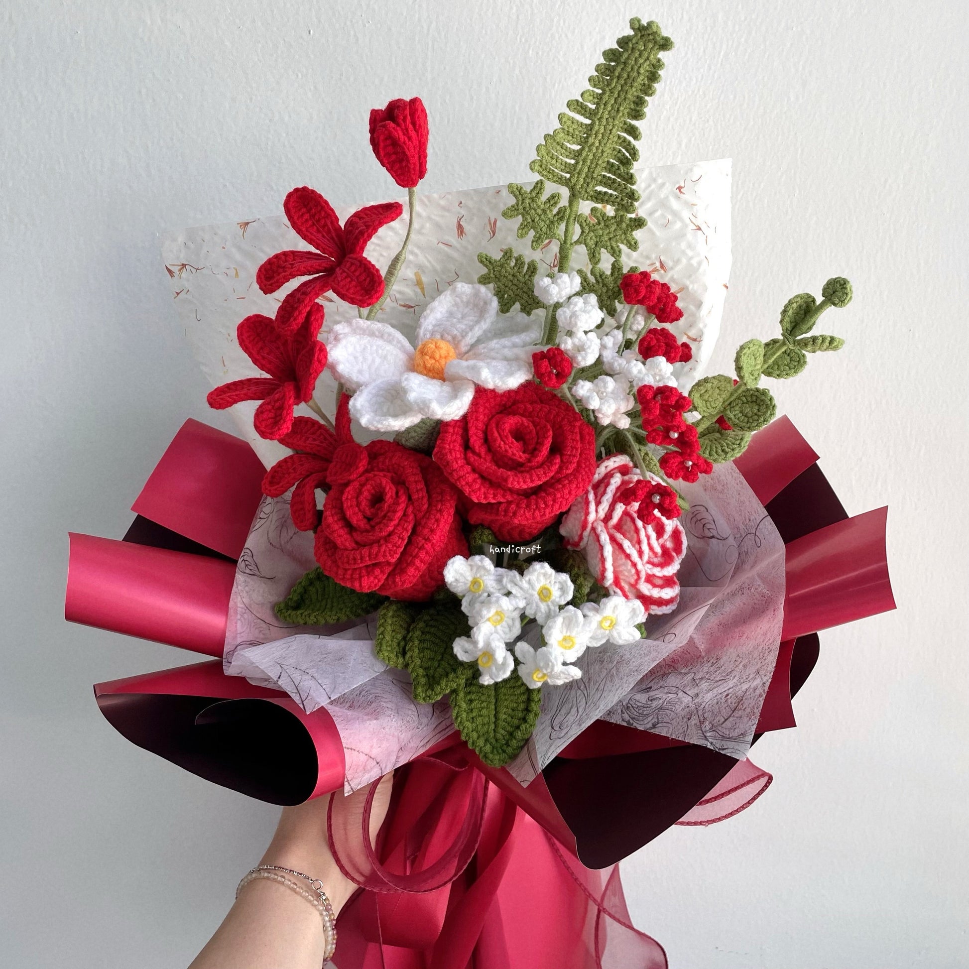 handicroft handmade crochet red & white flower bouquet scarlet petals
