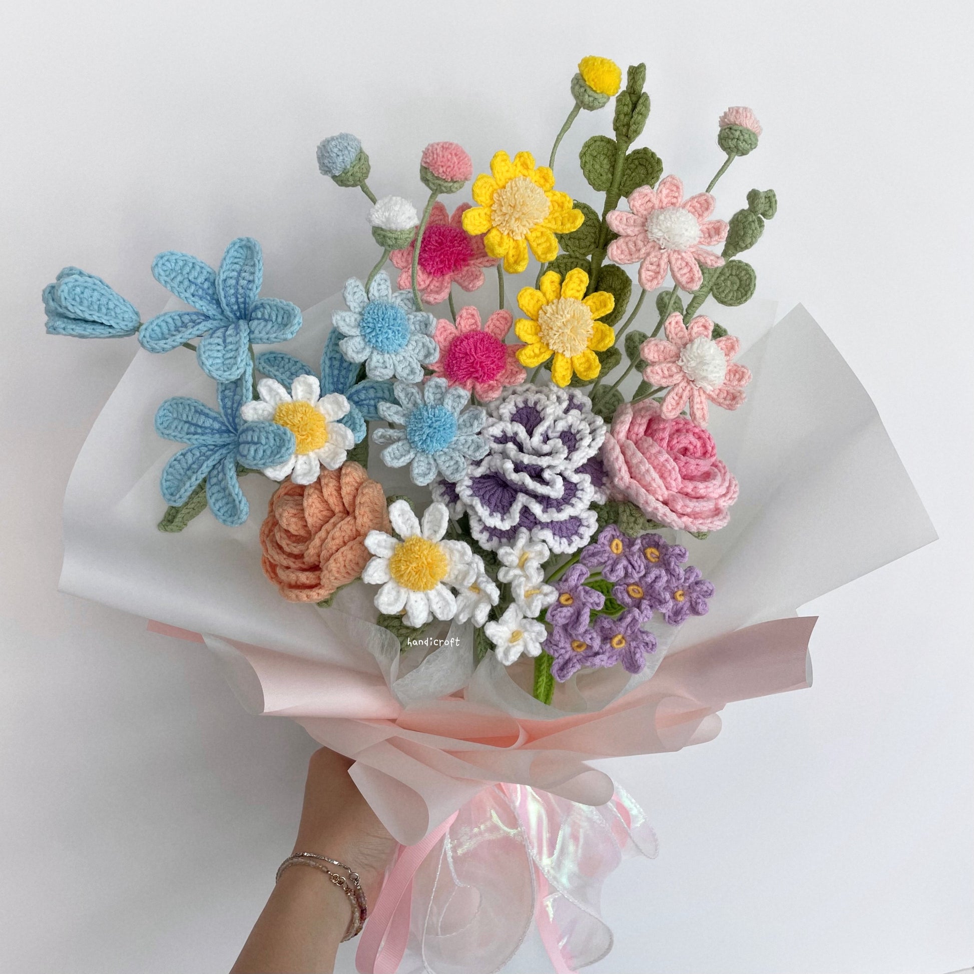 handicroft handmade crochet vibrant cheerful rainbow colourful daisy flower bouquet daisy in bloom