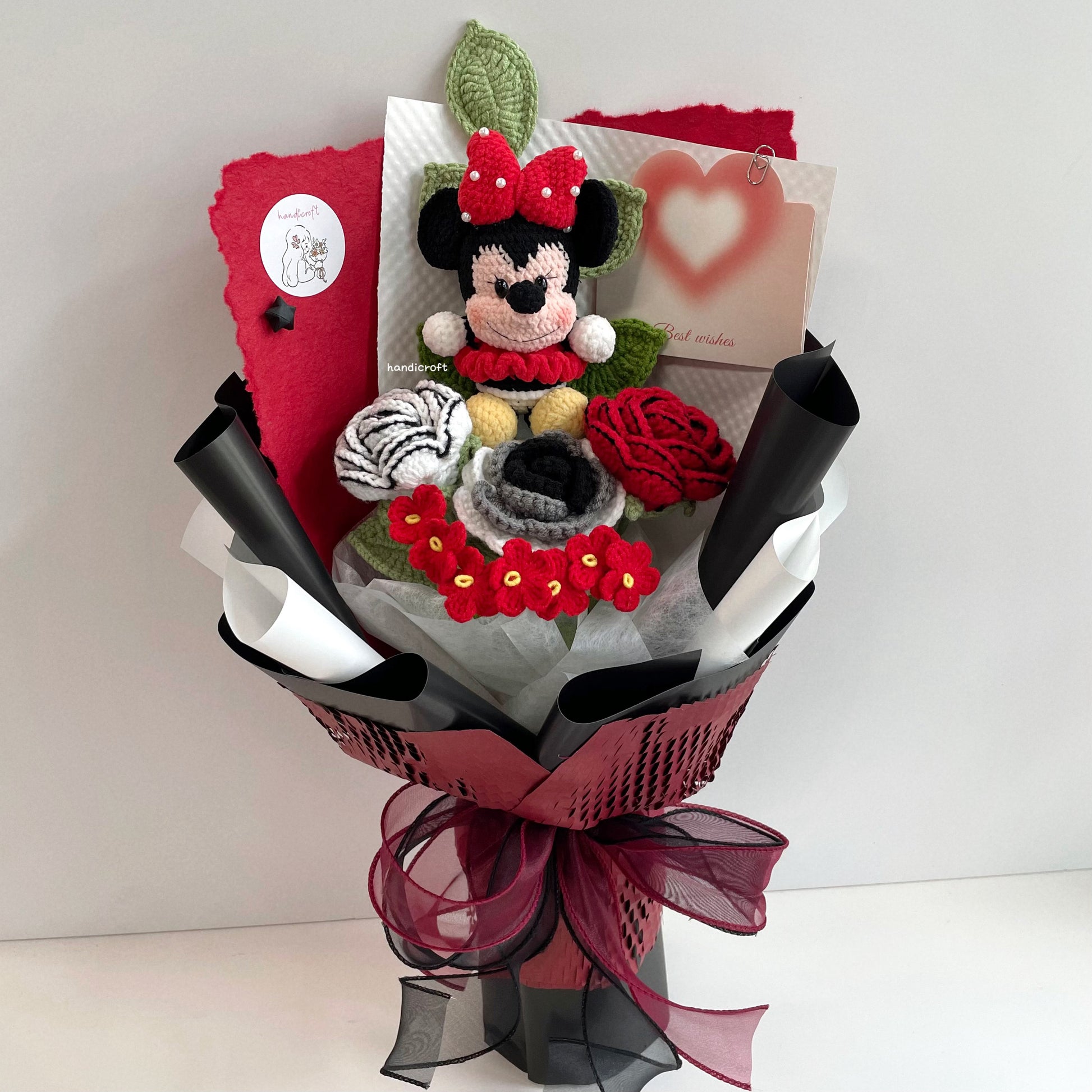 handicroft handmade mouse crochet flower bouquet minnie moments