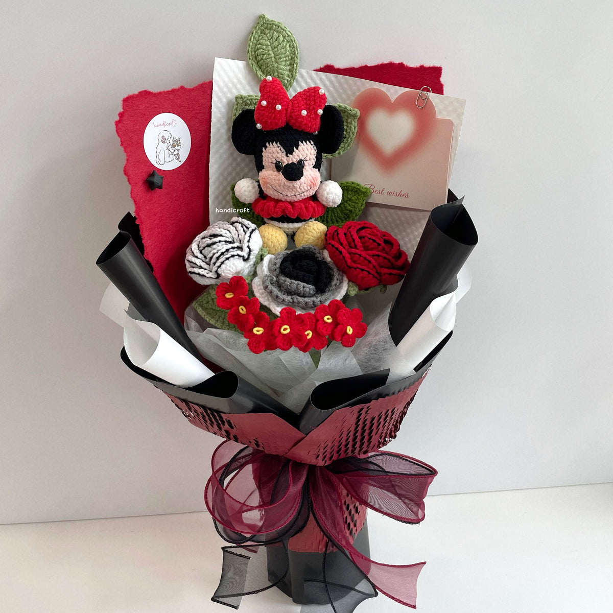 handicroft handmade mouse crochet flower bouquet minnie moments